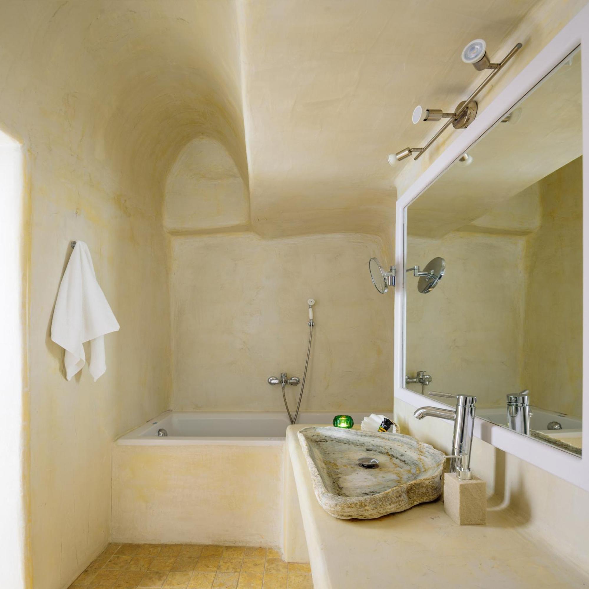 Superior Suite with Private Whirlpool & Caldera View,1742699163:JPEG